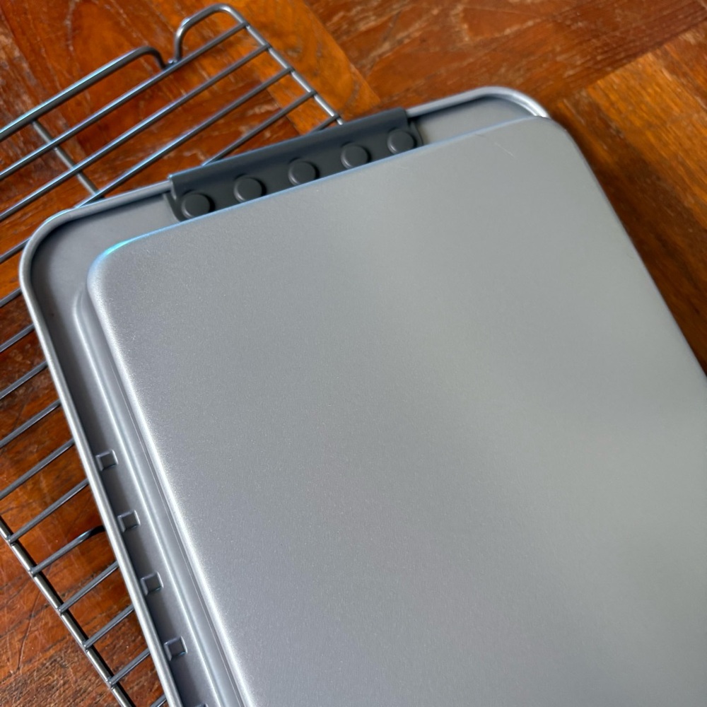 Anolon nonstick premium Gray 9x13” pan - Picture 10 of 13